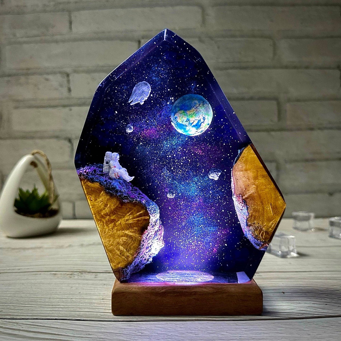 Europe and the United States best selling star glue lamp space night light resin wood space galaxy lamp for her gift