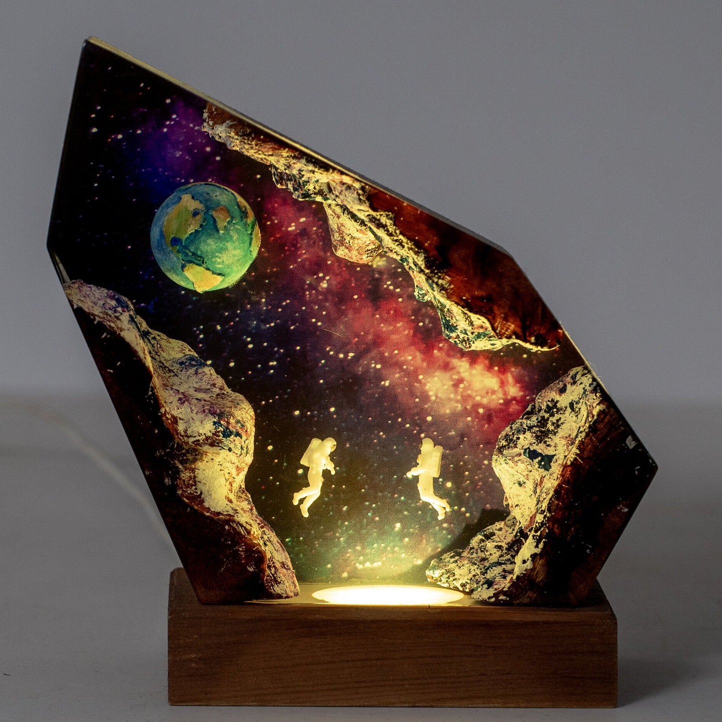 Cross-Border Hot Selling Space Astronaut Epoxy Lamp Bedroom Resin Art Decoration 2025 Father's Day Gift