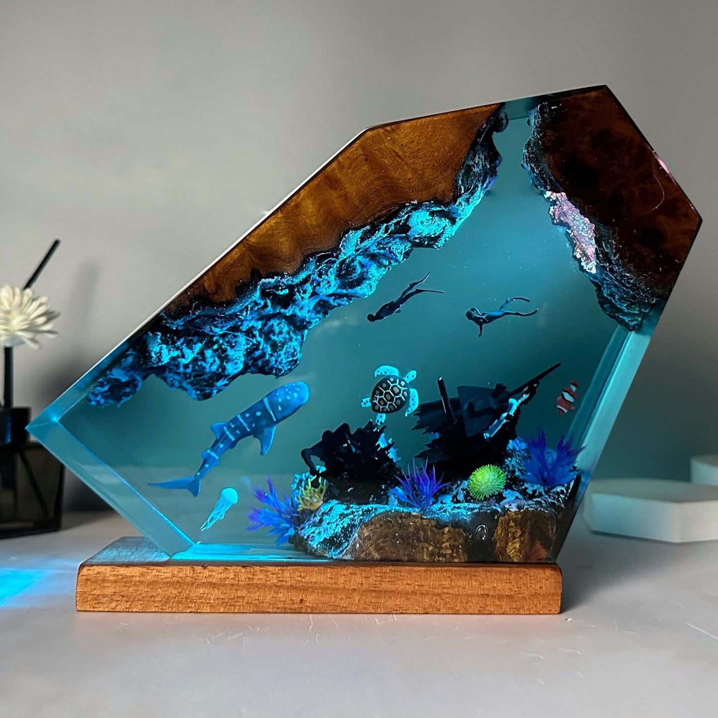 Undersea Whale Turtle Resin Lamp Human Diving Creative Design Personality Nightlight Home Decoration Unique Gift